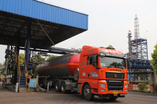 創(chuàng)新突破拓市場(chǎng) ▏集團(tuán)首車(chē)甲醛產(chǎn)品成功發(fā)運(yùn)開(kāi)啟銷(xiāo)售新格局